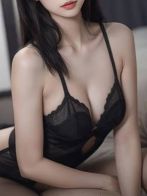 トリンドル　プラダ